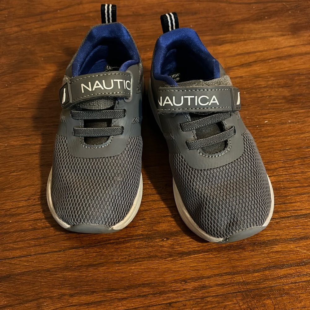 Toddler velcro shoes